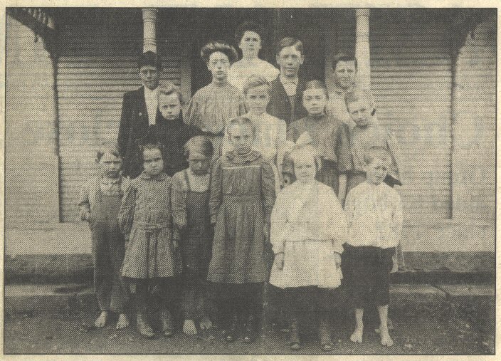 Welch School, Ashland, OH, 1906 students